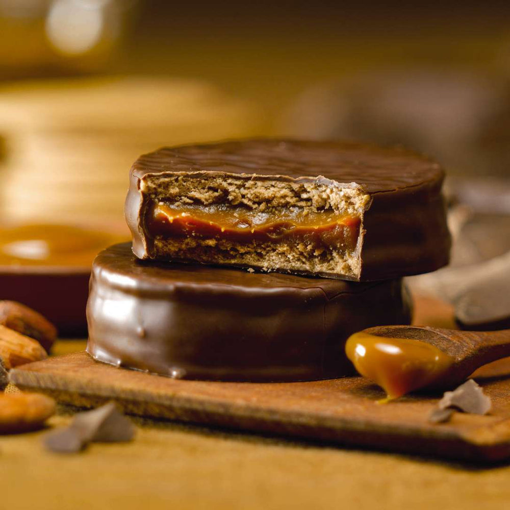 
            
                Load image into Gallery viewer, Cachafaz Alfajor Dark Chocolate with Dulce de Leche ( Argentina )
            
        